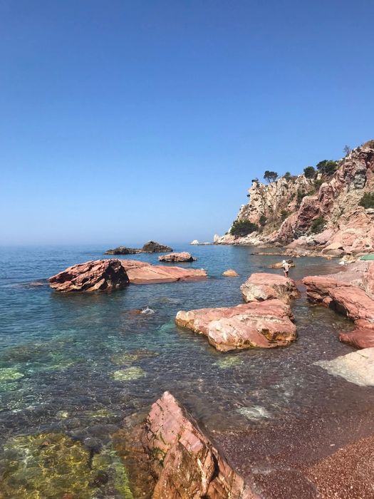 Сдам свой домик  в Черногории на берегу моря