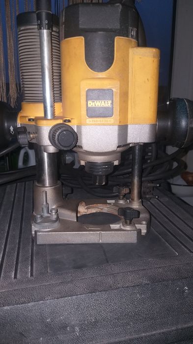 Фрезер DeWalt DW621