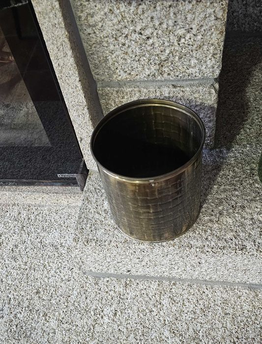 Vaso cachepot em latão