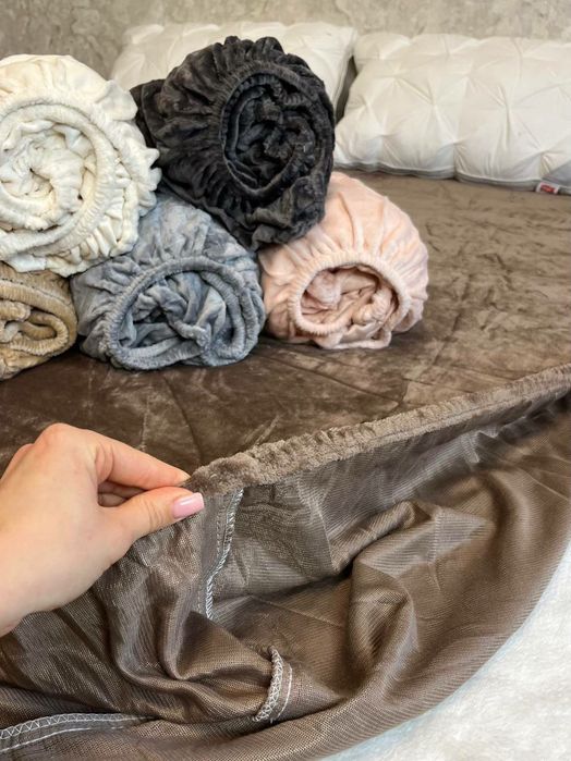 Велюрове простирадло на резинці