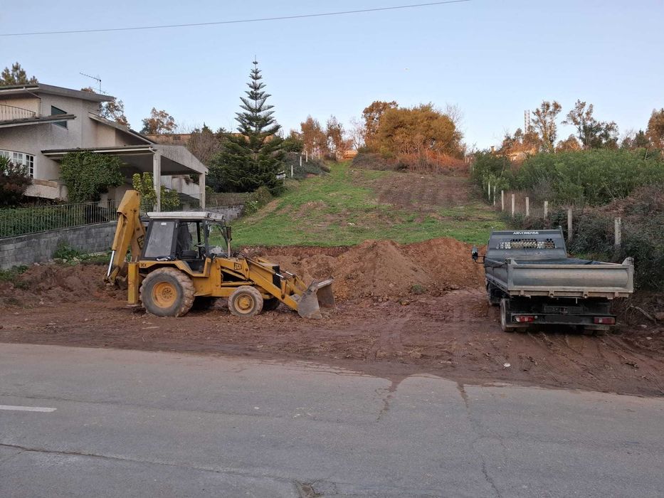 Dou Terra a quem venha buscar ao local - Foz do Sousa