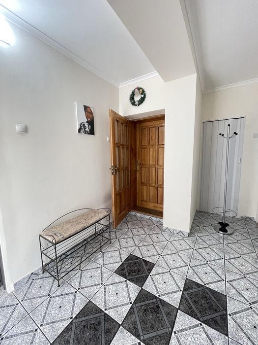 4-кімнатна квартира в центрі міста Виноградів. Третій поверх. 82 кв.м