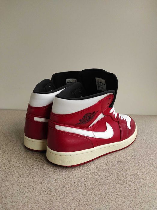 Кроссовки Jordan 1 Mid Chicago