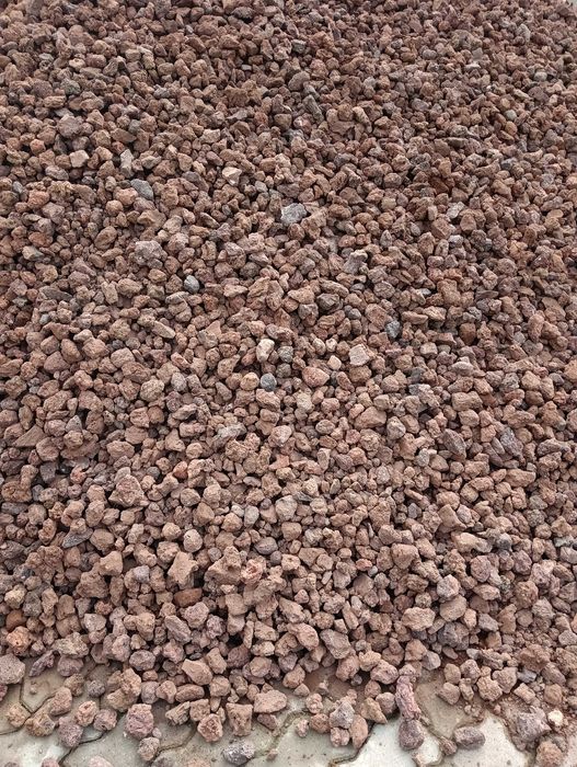 Pedra Vulcânica 130€ , gravilha vulcânica 2,5-6cm