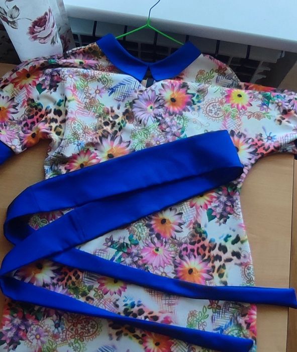 Гарна сукня у квітках коротка б/у