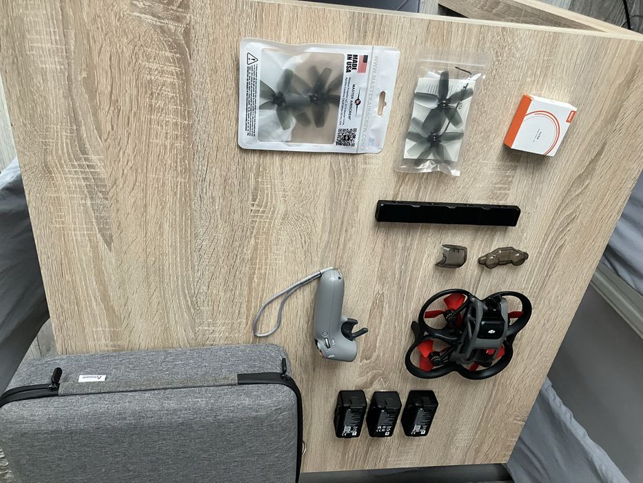 Dron DJI Avata + 3 baterie hub i Motion Controler2