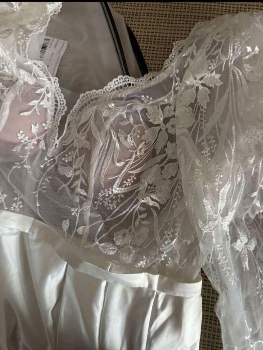 Suknia ślubna satynowa koronka długi rękaw tren księżniczka rozporek