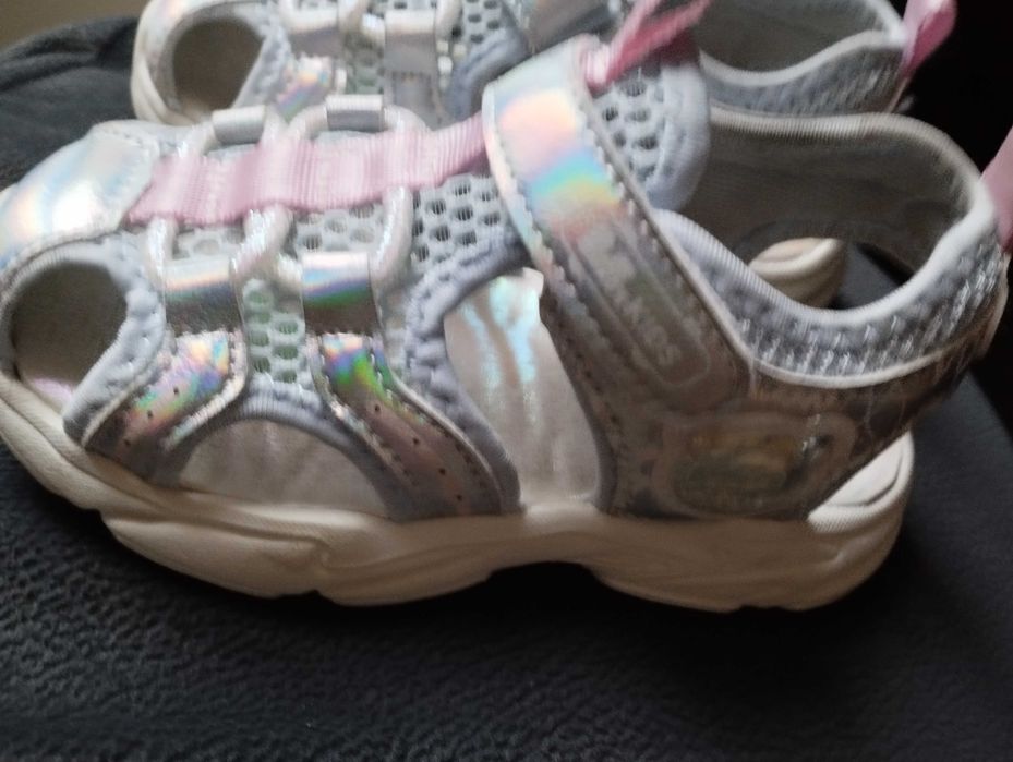 Sandałki dla dziewczynki roz. 26, wkładka 16 cm