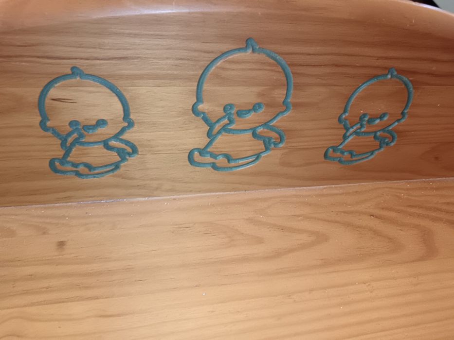 Cómoda em madeira de criança