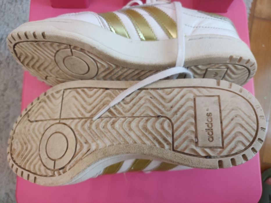 Buty Adidas Team Court EF6058 – używane, stan dobry