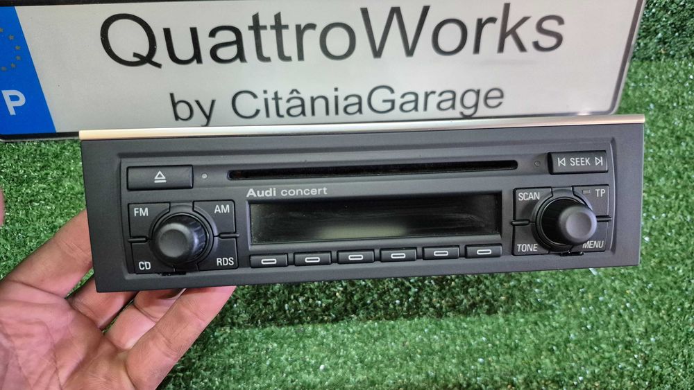 Rádio Original Audi Concert 1DIN Audi A4 B6 B7 8E 8H Ref. 8E0.035186D em Excelente Estado