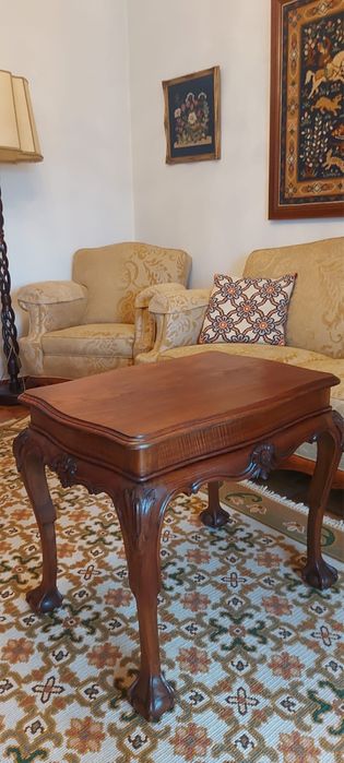 Mesa de Centro em Madeira Maciça Estilo Clássico