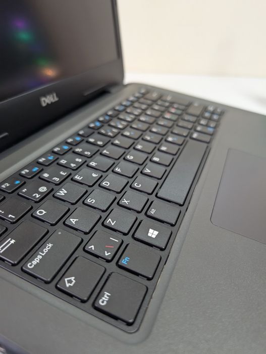 Ноутбук Dell Latitude 3310/i3-8145U/8/128/FHD/13"/бюджетний