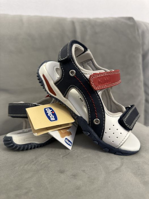 Дитячі нові шкіряні босоніжки Chicco 28 розмір