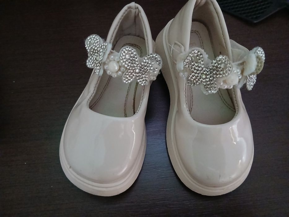 Продам взяття ,туфельки і кросівки.