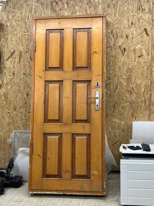 Двері вхідні деревʼяні