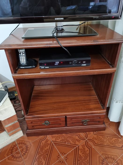 Movel em madeira para TV