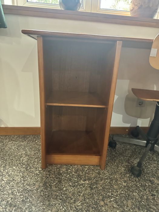 Secretaria com cadeira incluida