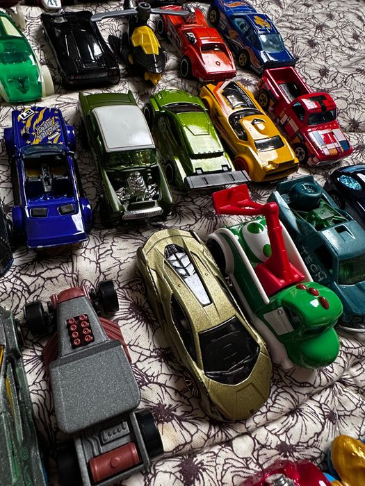 Zestaw resoraków Hot Wheels - 134 sztuki