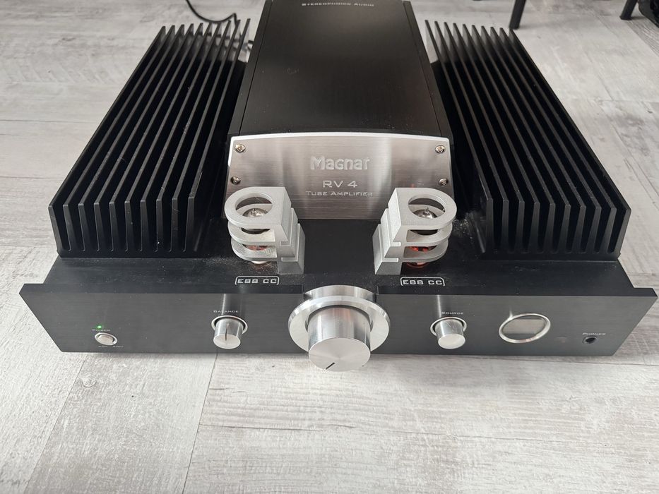 Magnat RV4 Wzmacniacz zintegrowany hybrydowy Hi-end 110W