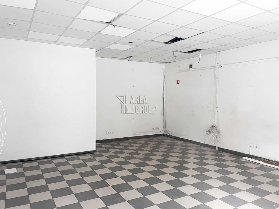 Продається фасадне приміщення на мікрорайоні