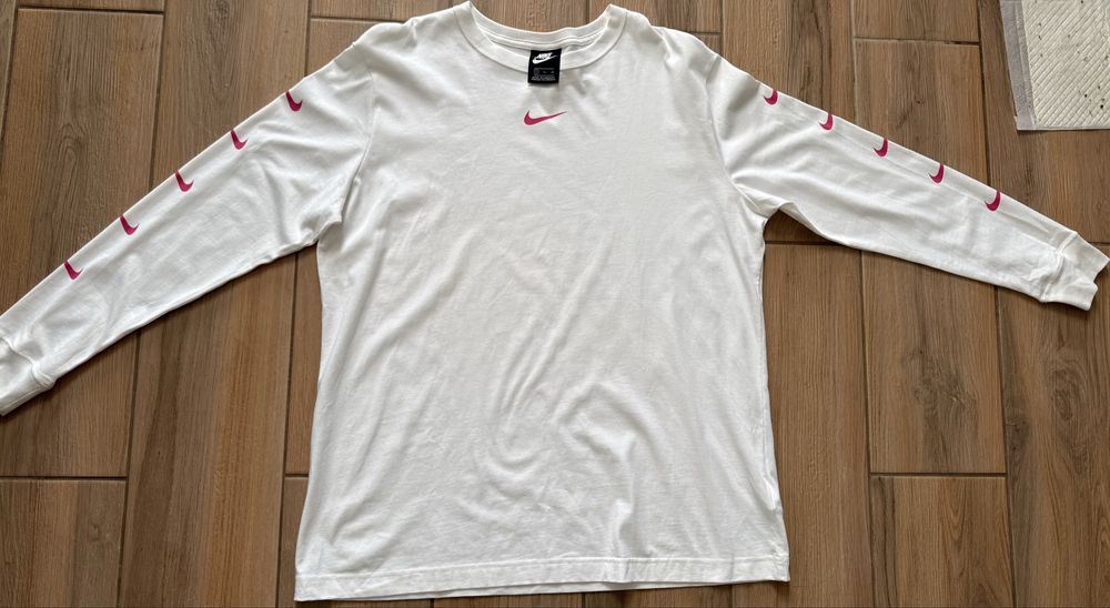 Лонгслив Nike.