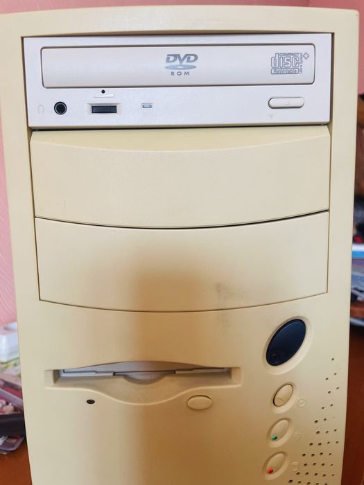 Продаю системний блок 2001р