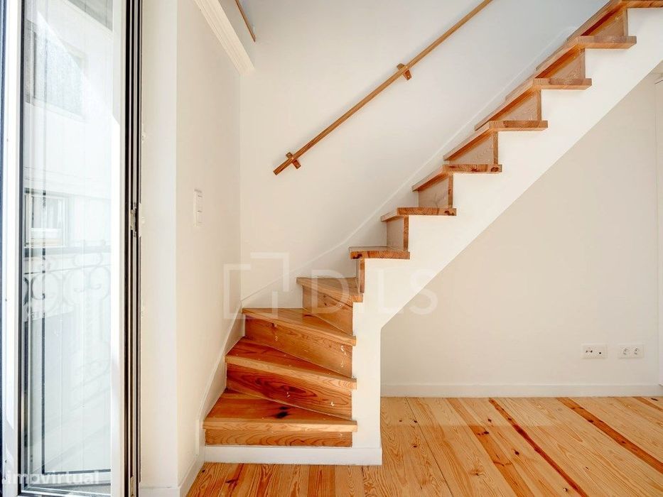 Apartamento T1 com luz natural e zona central, na Misericórdia, Lisboa
