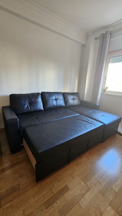 Sofá-cama preto com chaise longue – 3 lugares