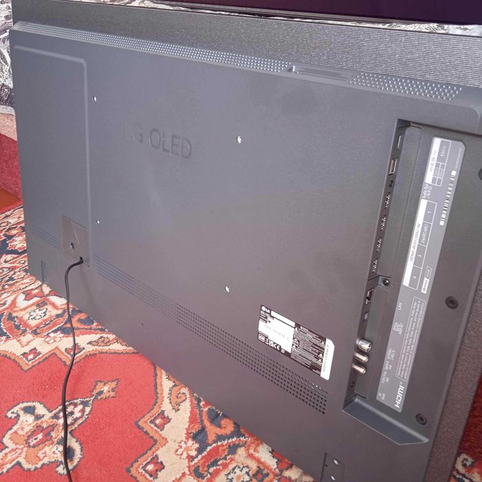 телевізор LG OLED42C27LA 42-дюймовий 4K UHD OLED EVO Smart TV 2023р