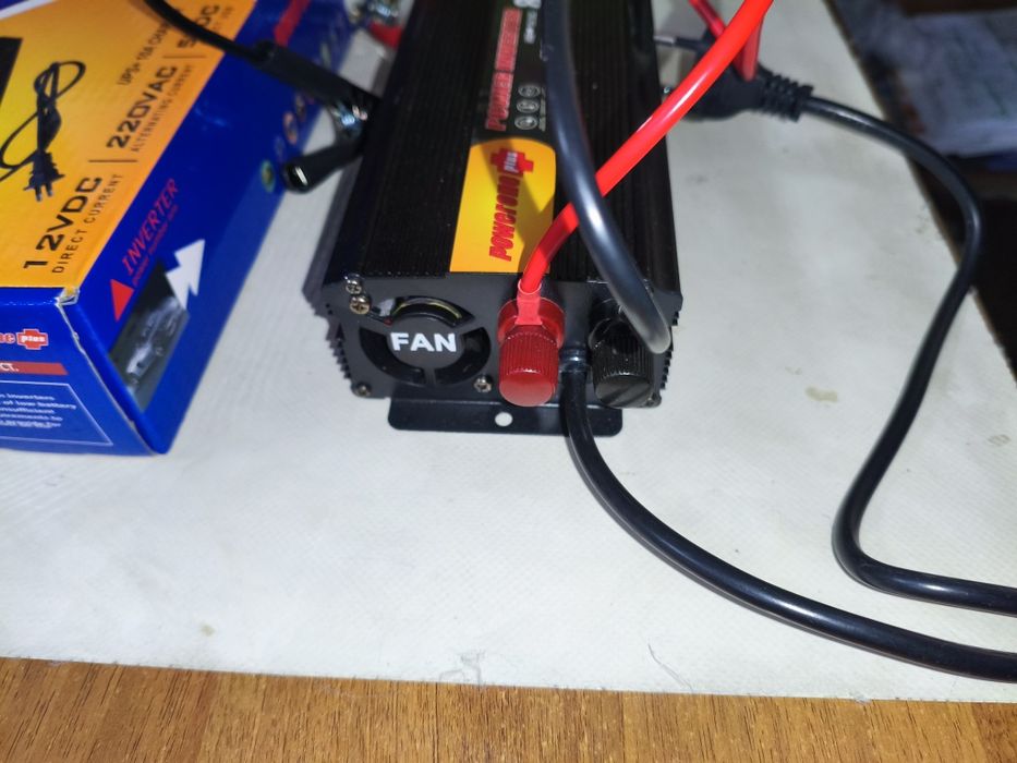 Інвертор-зарядка (перетворювач з підзарядкою) 12В-220В, 800Вт