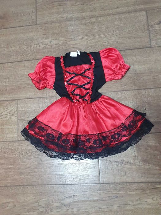 Strój karnawałowy czerwony kapturek