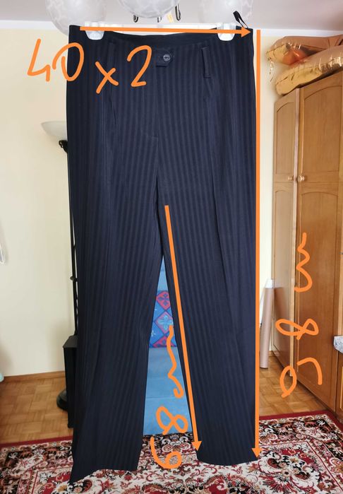 Garsonka czarna w prążki