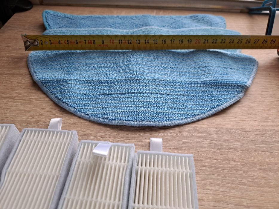 Robot sprzatajacy akcesoria