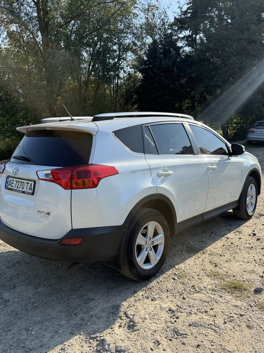 Автомобіль Toyota RAW 4