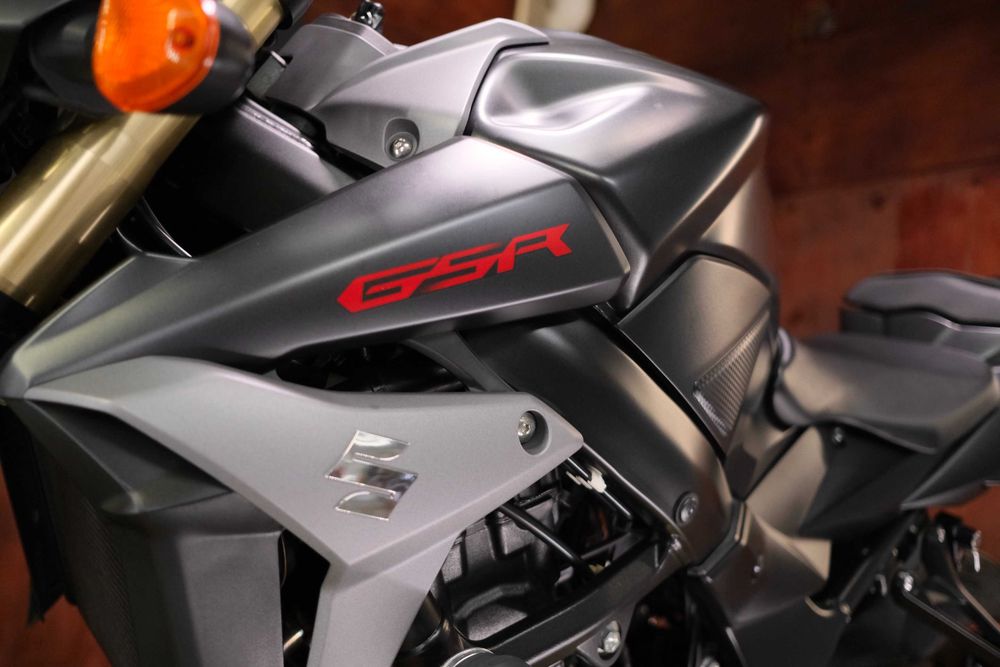Suzuki GSR750 із Японії
