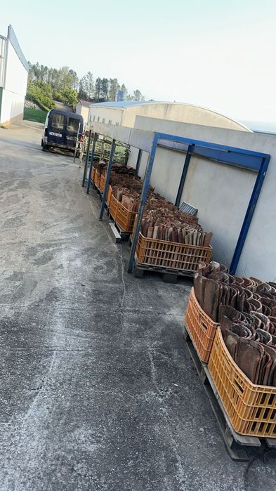 Lote dd 19 caixas de telha antiga de canudo