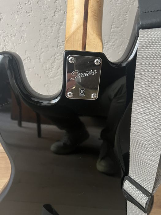 Squier jazz bass