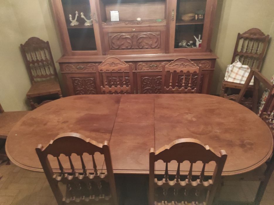 Vendo móvel e mesa de sala antigo