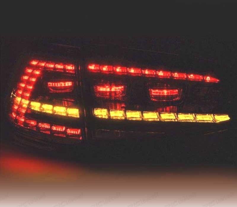 FAROLINS VOLKSWAGEN VW GOLF 7 12-17 LOOK GTI LEDS INDICADORES DINÂMICOS VERMELHO