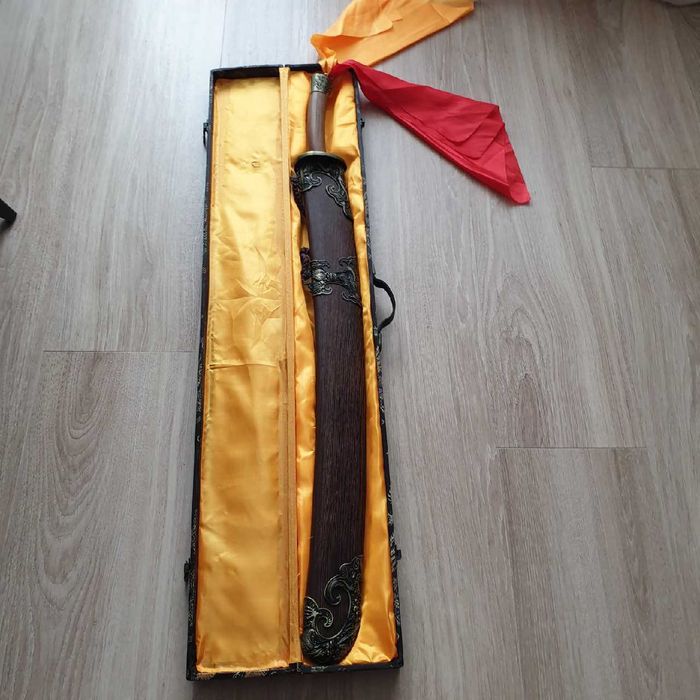Oryginalna chińska szabla kung fu, ręcznie kuta, nienaostrzona +stojak