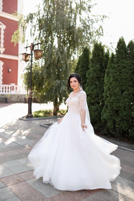 Продам весільну сукню