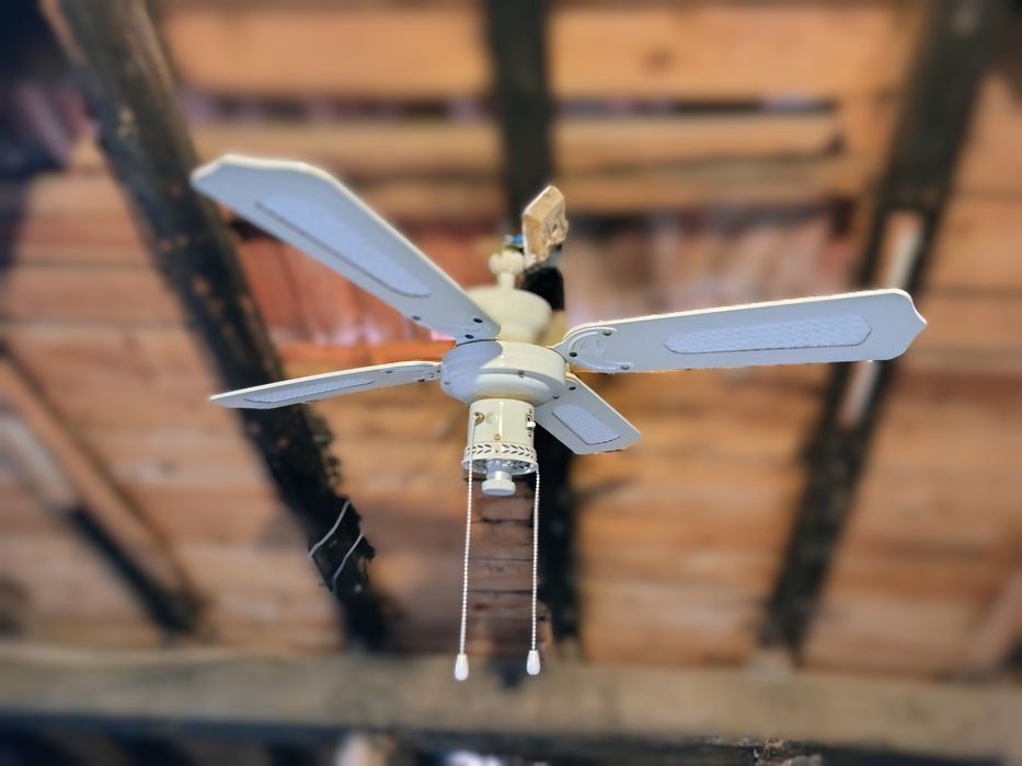 Candeeiro com ventoinha