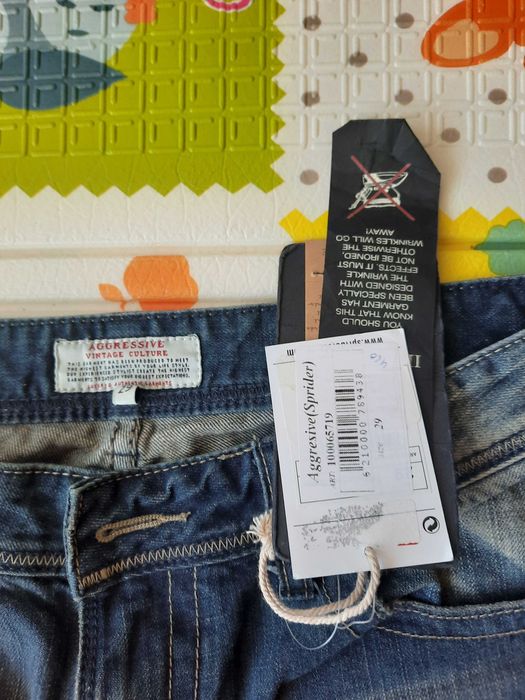 Продаються нові джинси