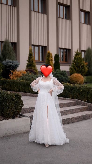 Продам весільну сукню