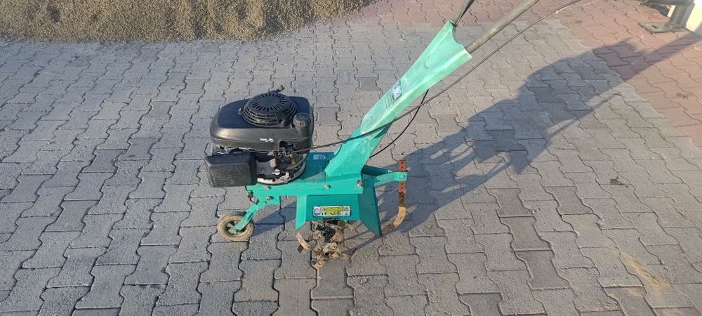 Glebogryzarka ręczna spalinowa