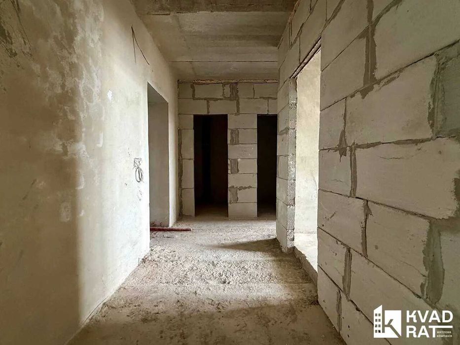 Здана та готова до ремонту 2-кім квартира ! 67 м2 + кладовка у подарунок