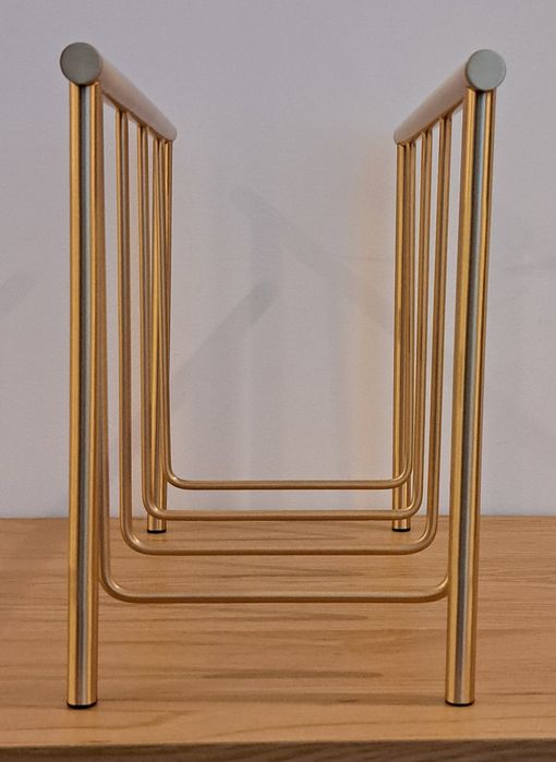Suporte de chão para revistas