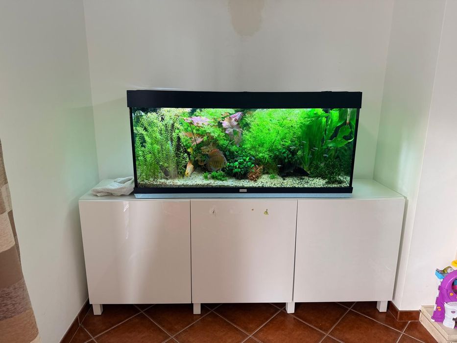 Movel ikea 180cm com portas lavadas brancas brilhantes