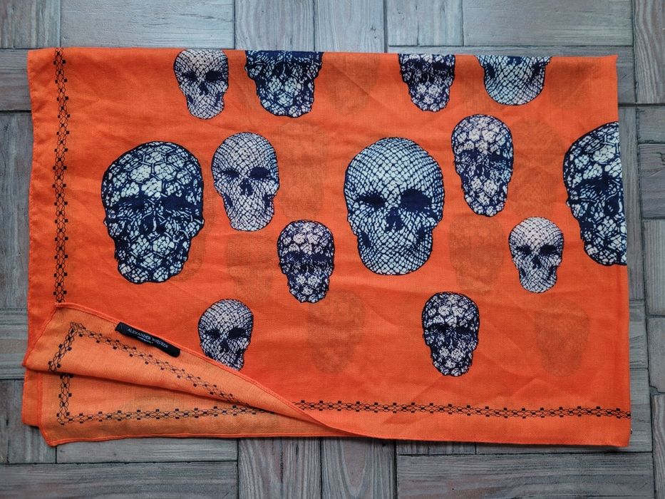 Chusta Alexander McQueen 125x125cm czaszki czysta moto hobby